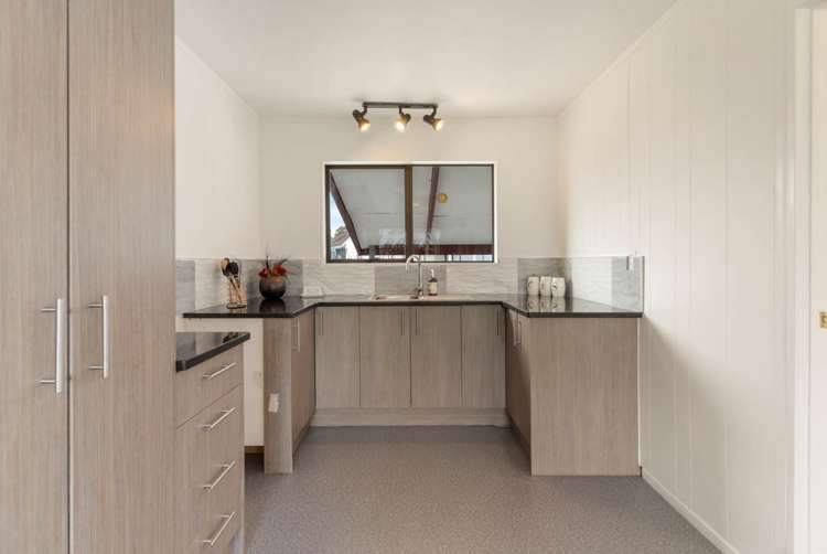 2/7 Maplesden Drive Clendon Park_13