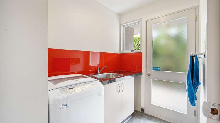 2/8 Charlene Place Hillsborough_13