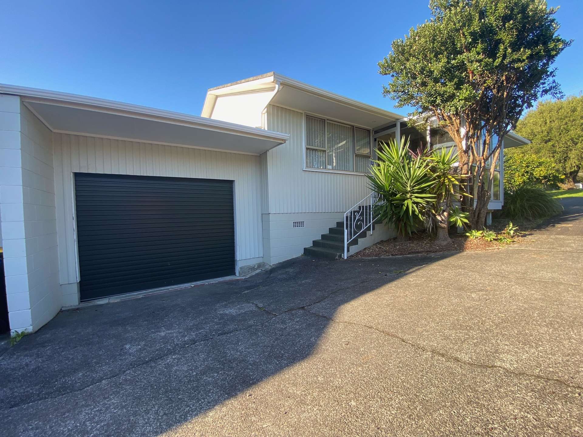 1/28 Royal View Road Te Atatu South_0