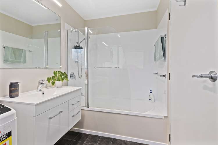 11b Florio Terrace Tawa_5