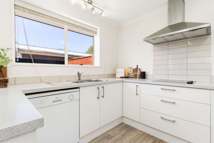 2/3 Cottesmore Close Burnside_12