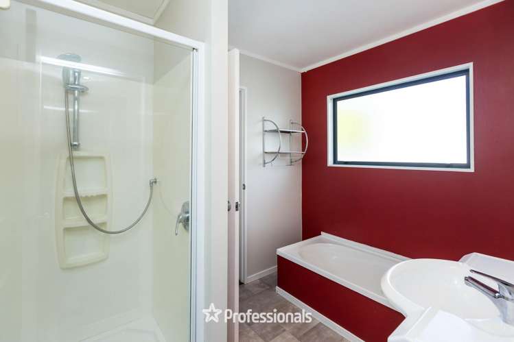 1 Monarch Grove Maoribank_17