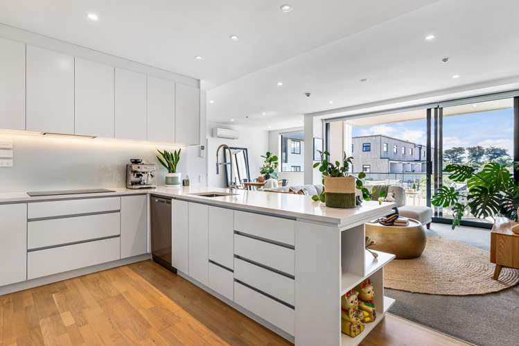 207/8A Lake Pupuke Drive Takapuna_15