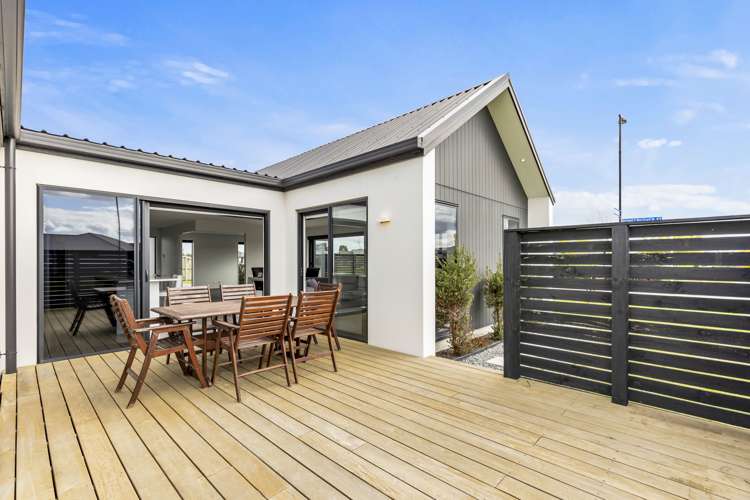 28 Bonecrusher Street Lincoln_17