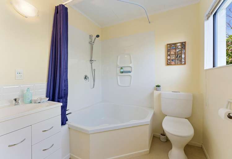 27 Waimea Road Waikanae Beach_12