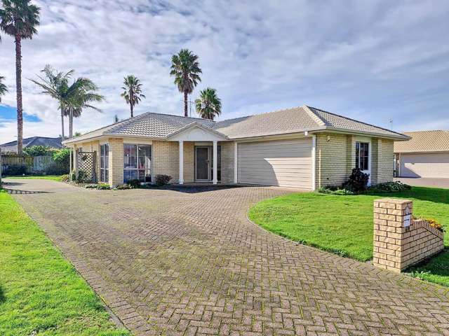 3 BEDROOM PAPAMOA BEACH