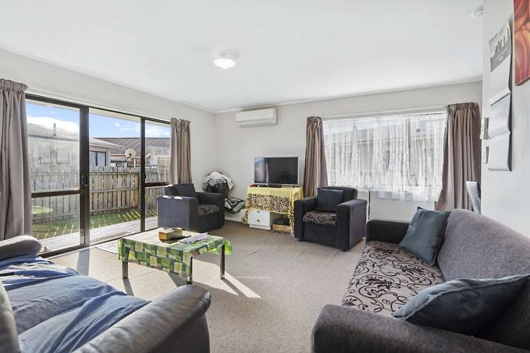 2/7 Volta Place Clendon Park_3