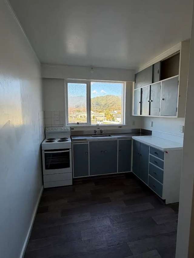 Spacious 3-Bedroom Apartment in Epuni