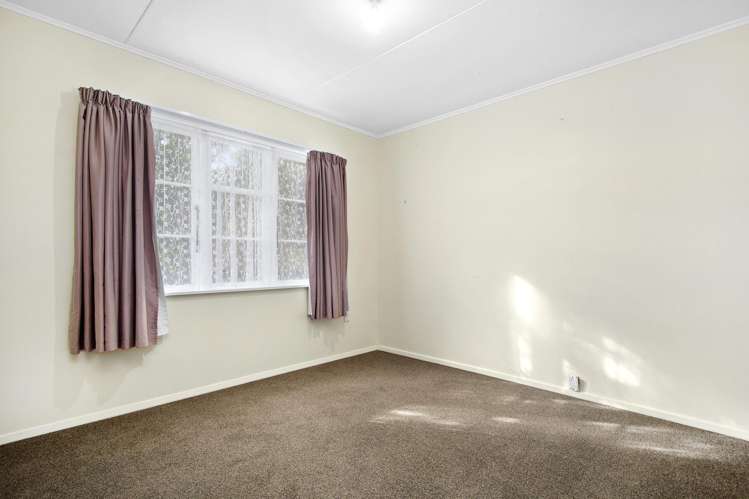 63 Sunny Grove Wainuiomata_8