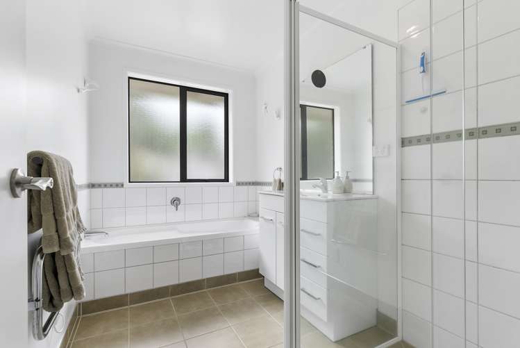 15a Araminta Place Beachlands_16