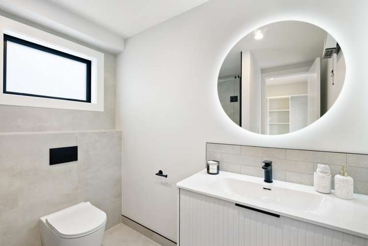 8/2 Valonia Street New Windsor_13