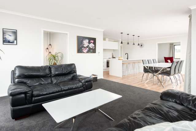 11 Harvard Road Burleigh_2