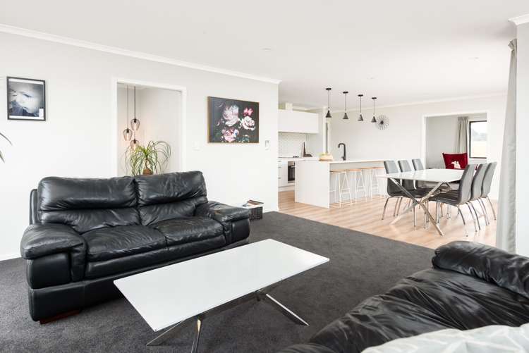 11 Harvard Road Burleigh_2