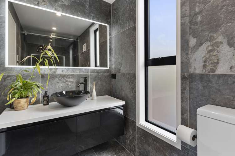 65 Vandeleur Avenue Birkdale_9