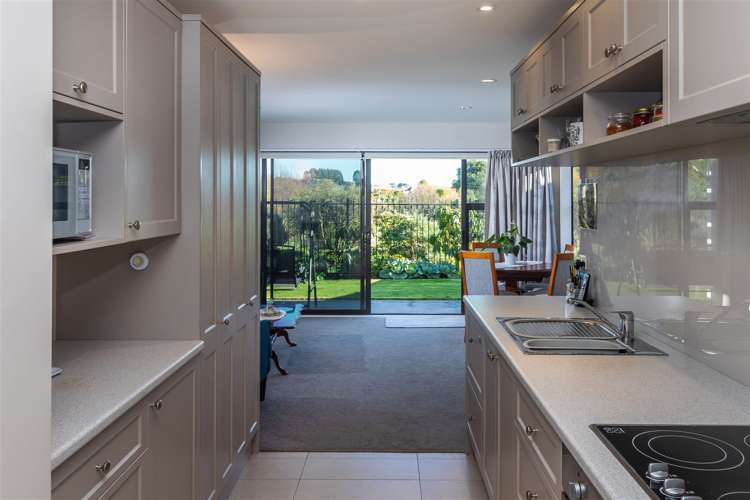 16c Saracen Avenue Northwood_5