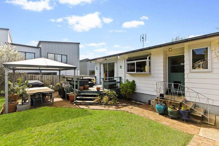 31 Mirrabooka Avenue Botany Downs_10