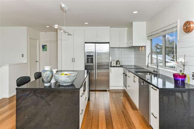 2/10 Webb Place Forrest Hill_2