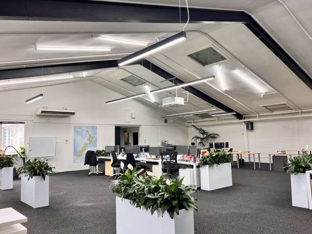 INDUSTRIAL CREATIVE OFFICE - MOUNT EDEN