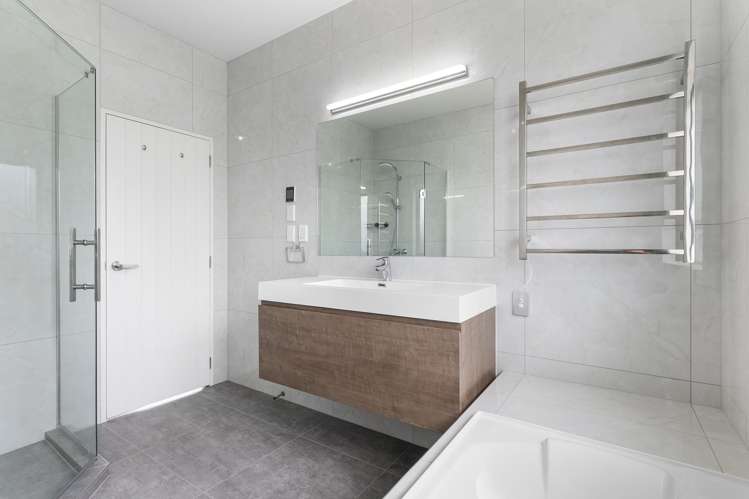 21B Robert Might Kumeu_10