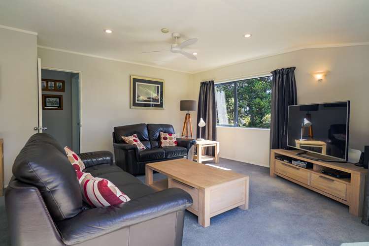 12 Miro Avenue Omapere_14