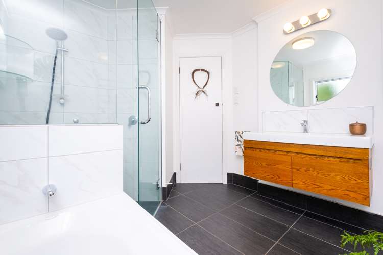 8 Menin Road Onekawa_13