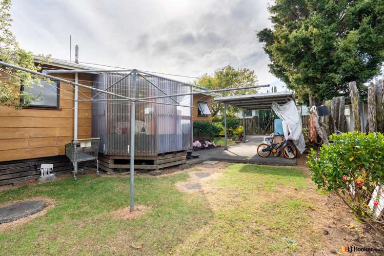 2/12 De Bloge Place Clendon Park_11