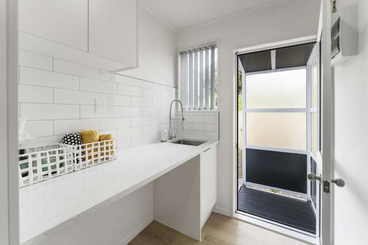 8 Halloran Place Massey_15