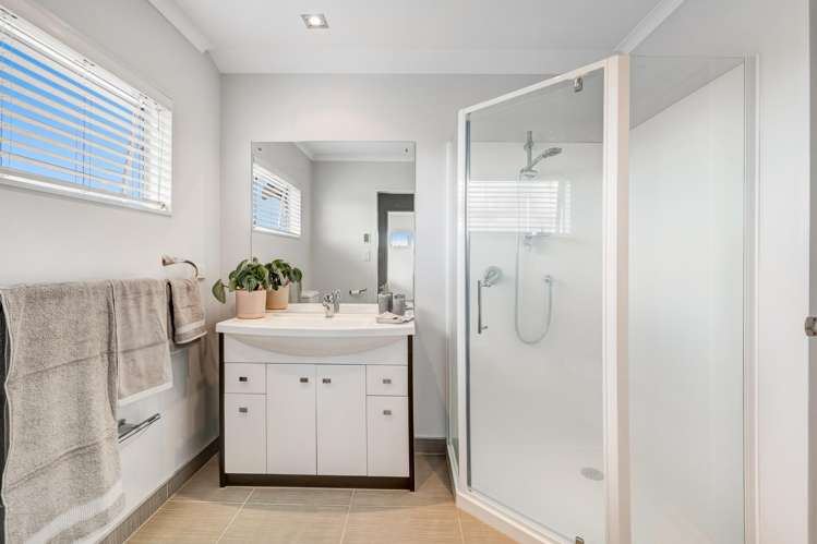 63 Chesterfield Way Orewa_17