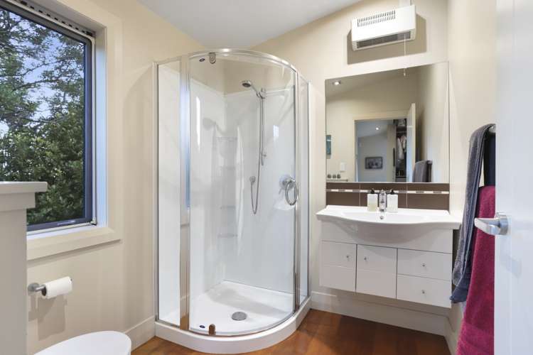 535 Scenic Drive Waiatarua_16