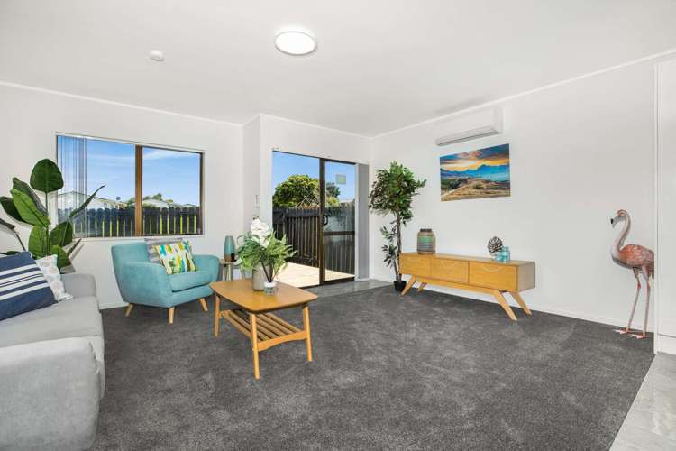 2/10 Maplesden Drive Clendon Park_9