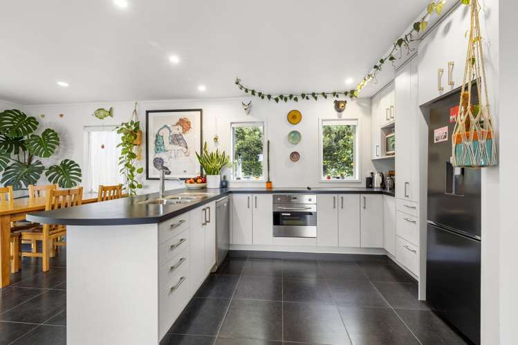 8 Seabreeze Way Raglan_35