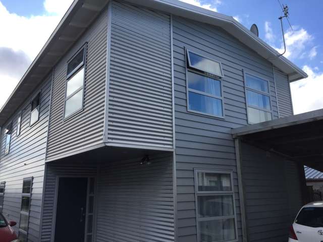 5 Bedroom, 2 Bathroom Townhouse in Top Location!