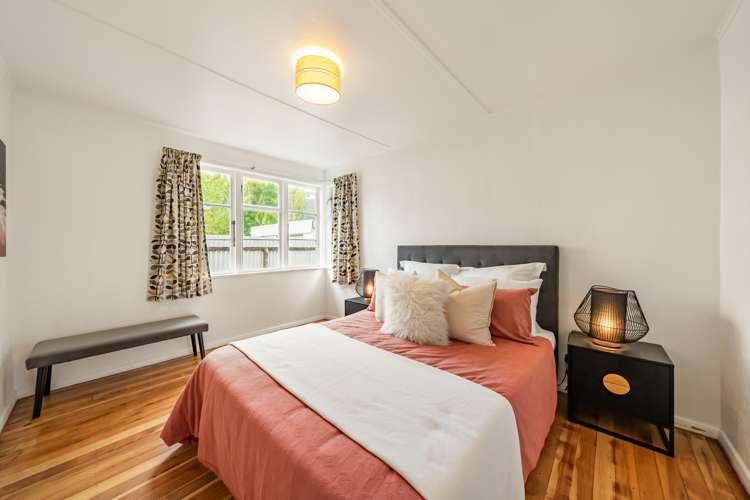 66 Strand Crescent Naenae_13