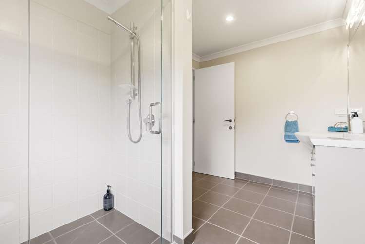 2/17 Tremaine Avenue Two Mile Bay_11