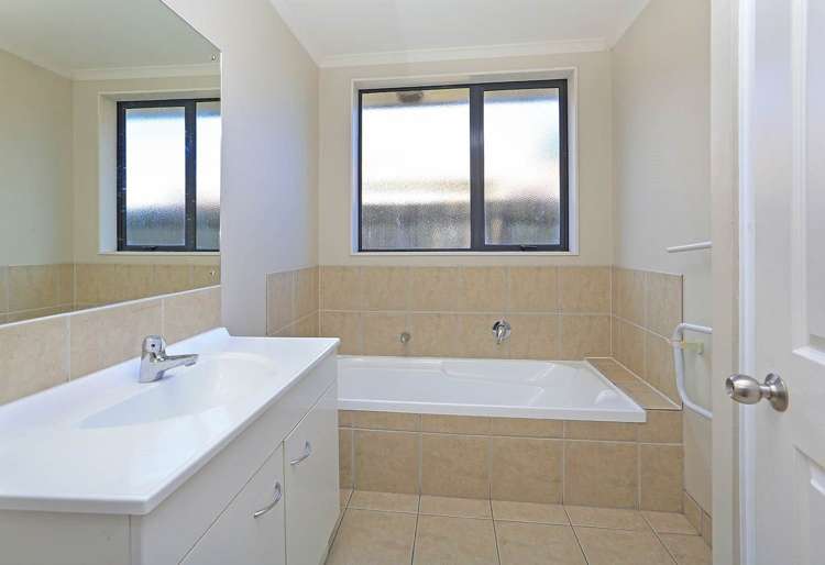 203 Keri Vista Rise Papakura_2