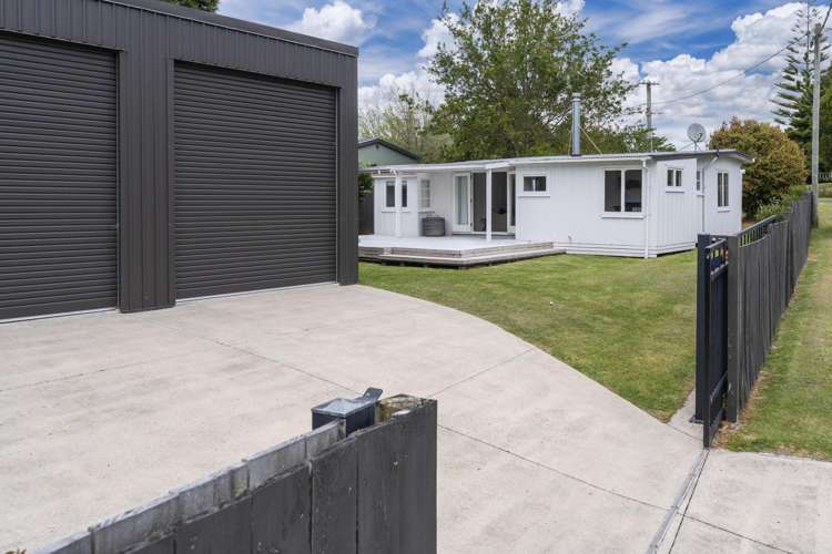 17 Lake Road Mangakino_13