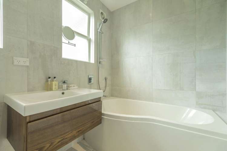 2 Winscombe Street Belmont_11