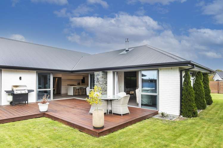 8 Carnaveron Drive Lincoln_23