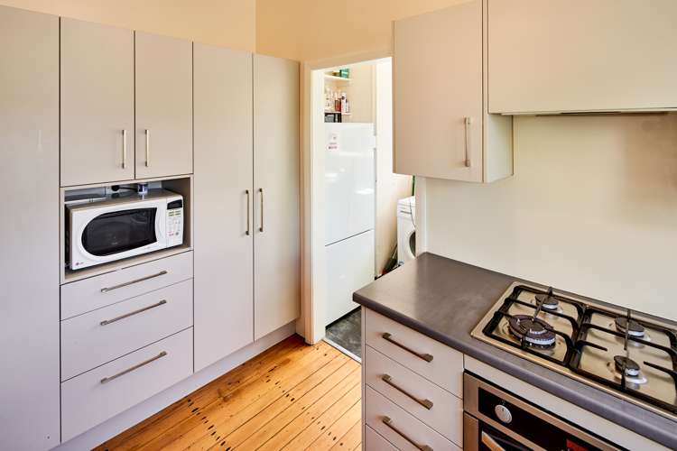 6 Hobbs Grove Epuni_6