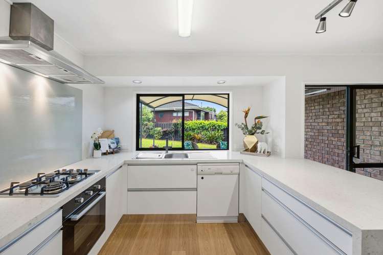 33 Voltaire Court Botany Downs_11