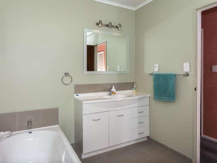 108 Fernleigh Glade Whangamata_15