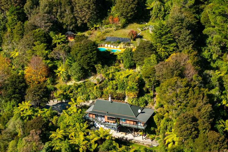 259 Queen Charlotte Drive Havelock_1