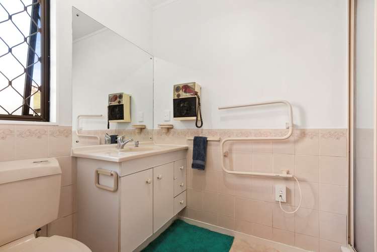 12 Bosnyak Drive Te Atatu South_16