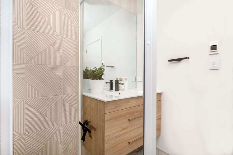 5 and 6/11 Landing Road Whakatane_21