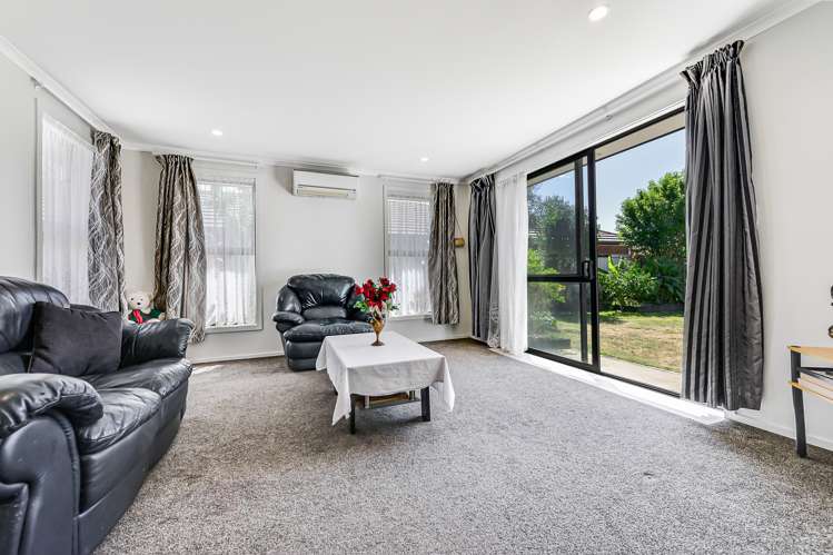 35 Cabourne Drive Glenview_10