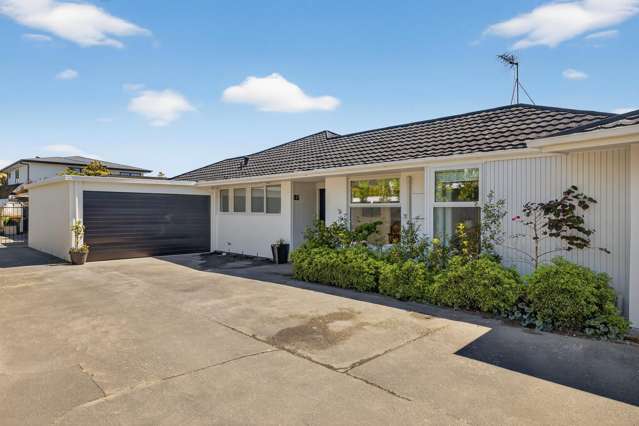 Warm and Sunny Home In Merivale