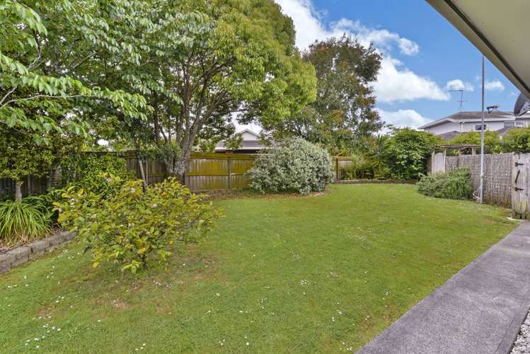 8 Gairloch Place Wattle Downs_10