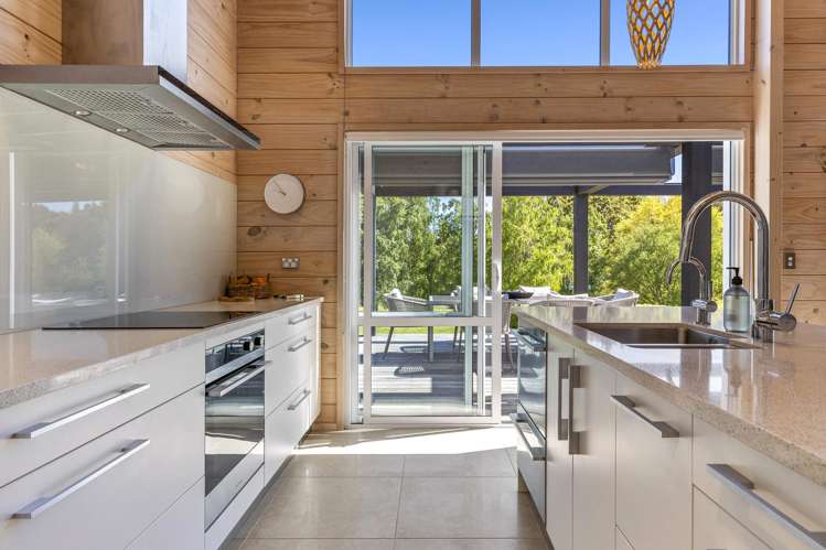 2 Paulines Way Wharewaka_2