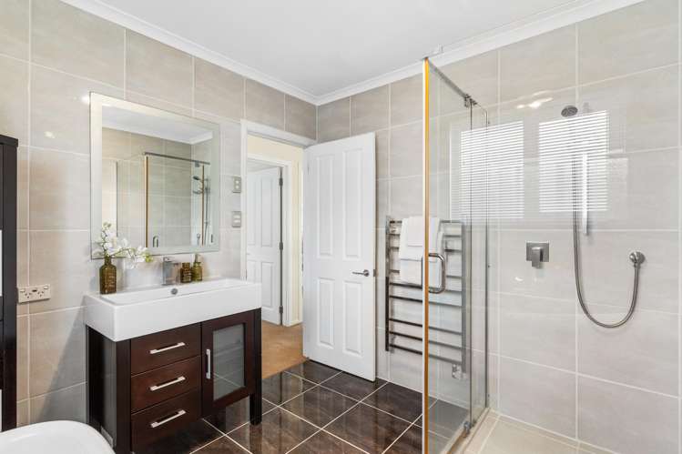 1/7 Colmar Road Mellons Bay_12