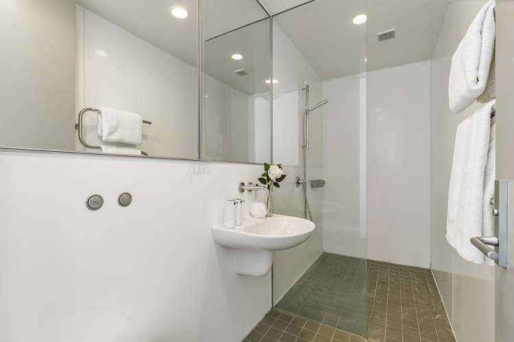 3b/2 Fisher-Point Drive Auckland Central_7